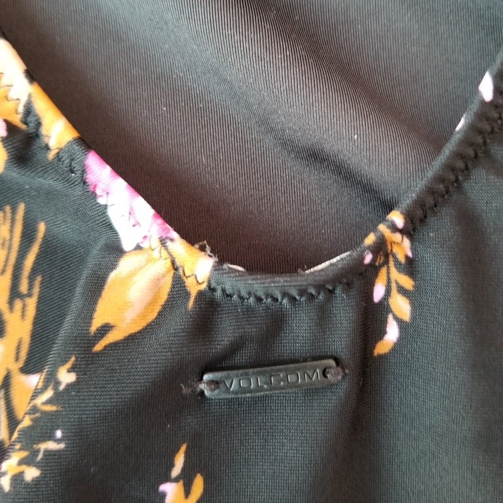 volcom • one piece kini • I - Picture 3 of 4
